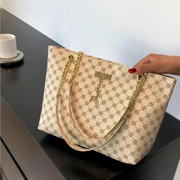 ⚠️Clearance Beige White Patterned Large Tote Shoulder Bag Gold Pendant - Picture 4 of 11